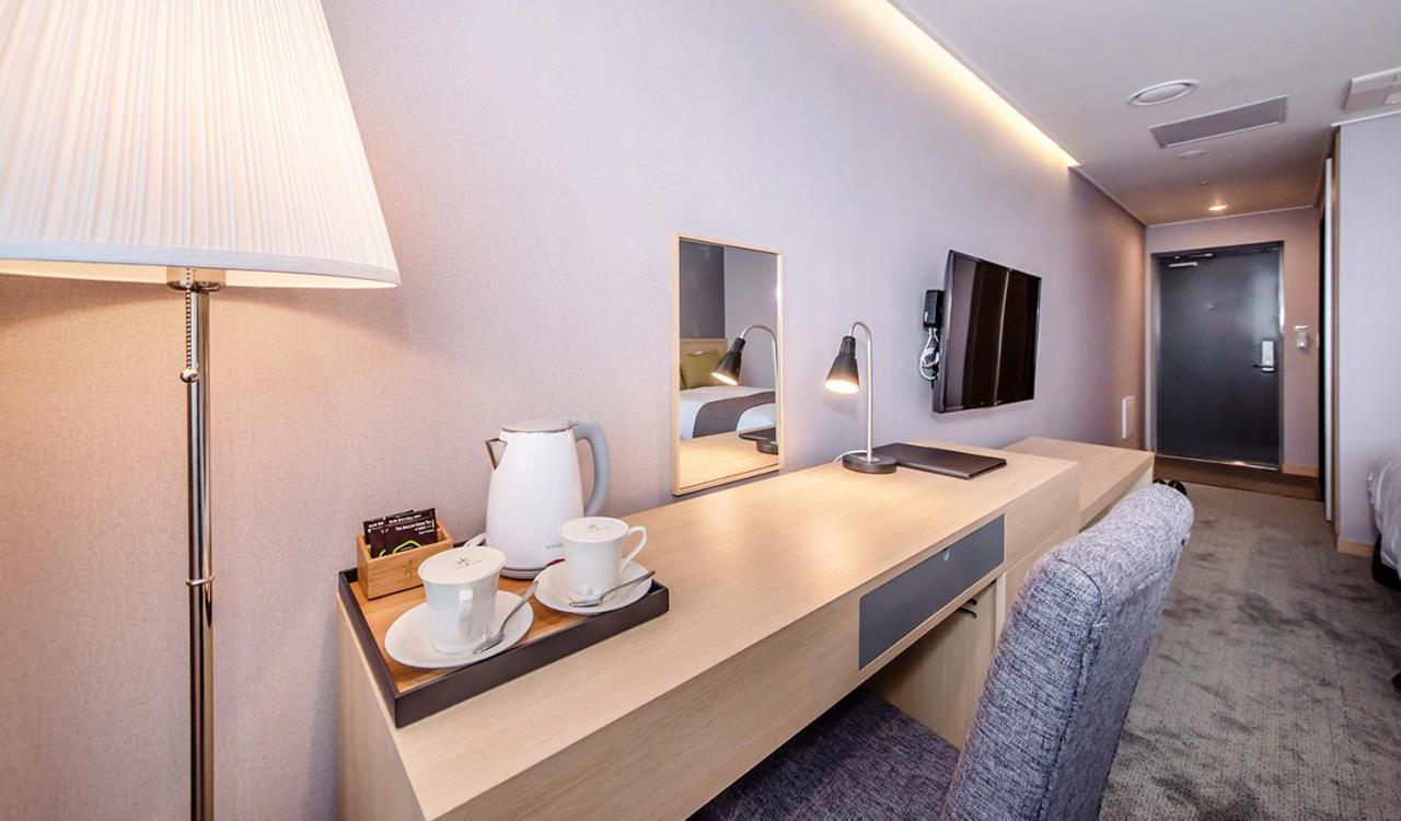 Hotel Shalom Jeju Bagian luar foto